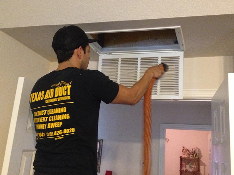 tech-cleaning-air-duct